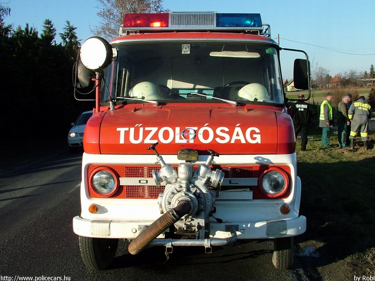 Opel Blitz, Dömsödi Önkéntes Tûzoltó Egyesület, fotó: Robi
Keywords: tûzoltóautó ÖTE hungarian Hungary fire firetruck magyar Magyarország tûzoltó tûzoltóság