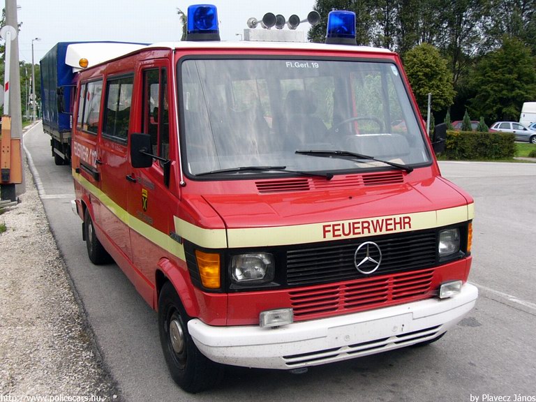 Mercedes, fotó: Plavecz János
Keywords: tûzoltóautó