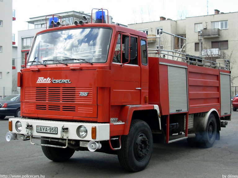 Csepel D-755 vízszállító, Budapest, Újbudai Tûzõrség, fotó: dénes
Keywords: tûzoltóautó tûzoltó HÖT tûzoltóság magyar Magyarország AYA-956 fire firetruck Hungary hungarian