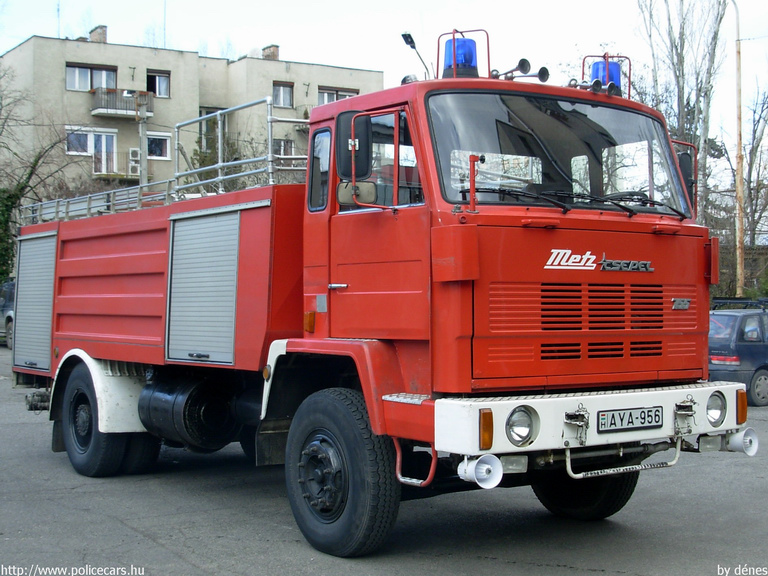 Csepel D-755 vízszállító, Budapest, Újbudai Tûzõrség, fotó: dénes
Keywords: tûzoltóautó tûzoltó HÖT tûzoltóság magyar Magyarország AYA-956 fire firetruck Hungary hungarian