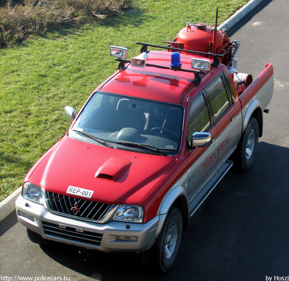 Mitsubishi L200, Sármellék, FlyBalaton Repülõtér, fotó: Hoszi
Keywords: tûzoltóautó tûzoltó létesítményi tûzoltóság