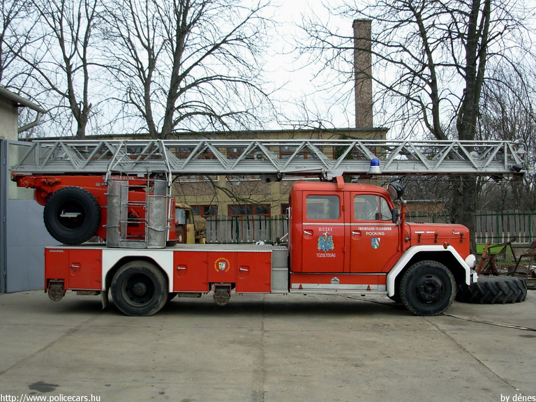 Magirus 1500, Bicskei Önkéntes Tûzoltóság, fotó: dénes
Keywords: tûzoltóautó tûzoltó ÖT tûzoltóság magyar Magyarország GWW-069 fire firetruck Hungary hungarian