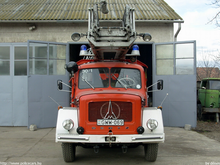 Magirus 1500, Bicskei Önkéntes Tûzoltóság, fotó: dénes
Keywords: tûzoltóautó tûzoltó ÖT tûzoltóság magyar Magyarország GWW-069 fire firetruck Hungary hungarian