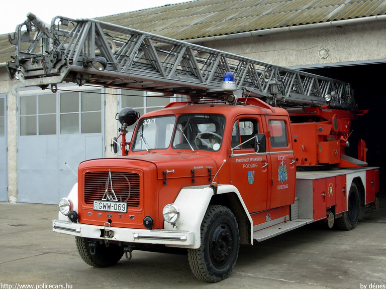 Magirus 1500, Bicskei Önkéntes Tûzoltóság, fotó: dénes
Keywords: tûzoltóautó tûzoltó ÖT tûzoltóság magyar Magyarország GWW-069 fire firetruck Hungary hungarian