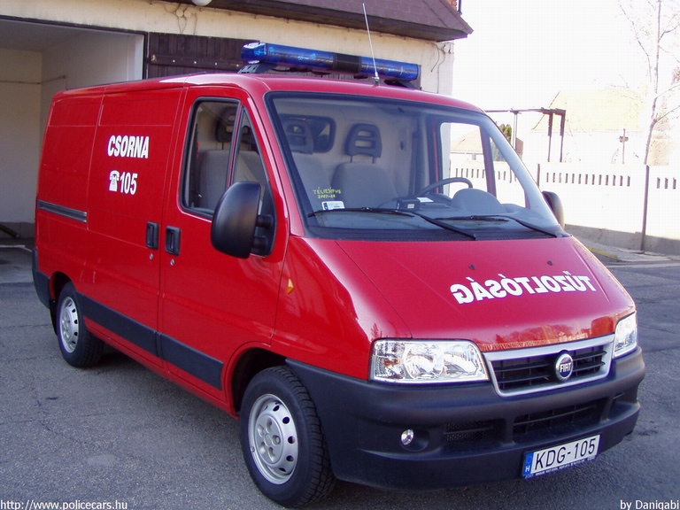 Fiat Ducato, Csornai Hivatásos Önkormányzati Tûzoltóság, fotó: Danigabi
Keywords: tûzoltóautó tûzoltó HÖT tûzoltóság magyar Magyarország KDG-105 fire firetruck Hungary hungarian