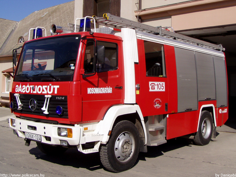 Mercedes 1124, Mosonmagyaróvári Hivatásos Önkormányzati Tûzoltóság, fotó: Danigabi
Keywords: tûzoltóautó tûzoltó HÖT tûzoltóság magyar Magyarország GNX-124 fire firetruck Hungary hungarian