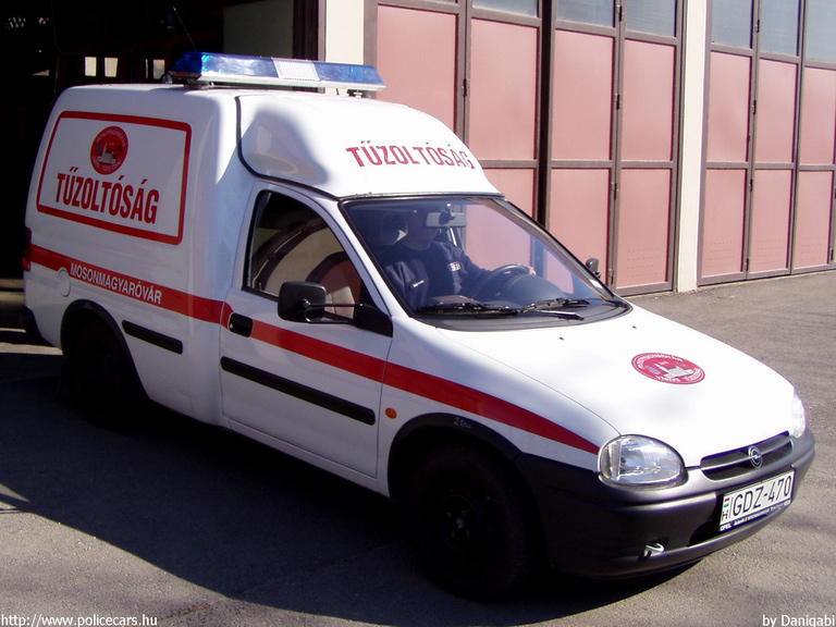 Opel Combo, Mosonmagyaróvári Hivatásos Önkormányzati Tûzoltóság, fotó: Danigabi
Keywords: tûzoltóautó tûzoltó HÖT tûzoltóság magyar Magyarország GDZ-470 fire firetruck Hungary hungarian