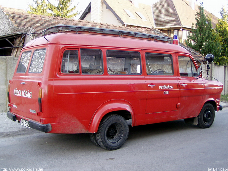 Ford Transit, Petõházi Önkéntes Tûzoltó Egyesület, fotó: Danigabi
Keywords: tûzoltóautó ÖTE tûzoltóság tûzoltó HLF-402 hungarian Hungary fire firetruck magyar Magyarország