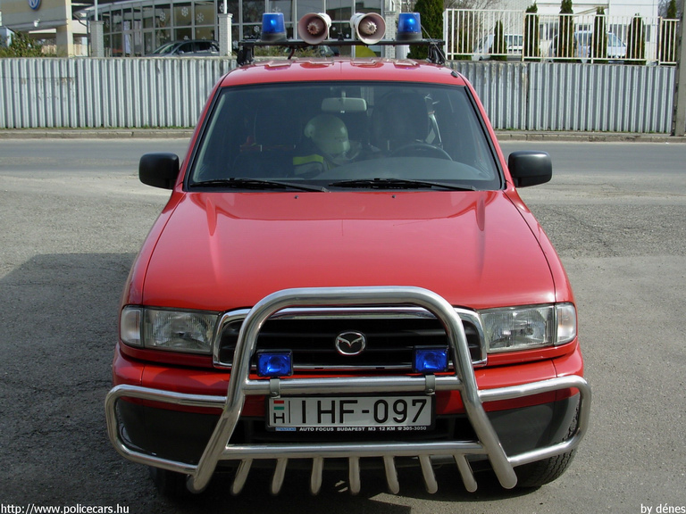 Mazda B2500, Gödöllõi Hivatásos Önkormányzati Tûzoltóság, fotó: dénes
Keywords: tûzoltóautó tûzoltó HÖT tûzoltóság magyar Magyarország IHF-097 fire firetruck Hungary hungarian