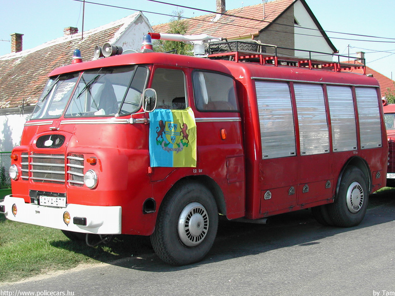 Csepel D-707.30, Kazinczbarcikai Hivatásos Önkormányzati Tûzoltóság, fotó: Tam
Keywords: tûzoltóautó tûzoltó HÖT tûzoltóság magyar Magyarország AYA-671 fire firetruck Hungary hungarian