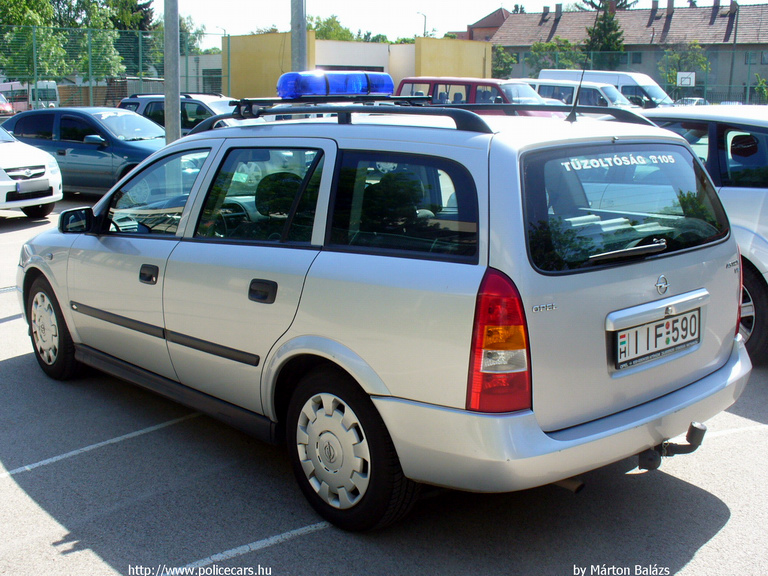 Opel Astra G, Nagykanizsai Hivatásos Önkormányzati Tûzoltóság, fotó: Márton Balázs
Keywords: tûzoltóautó tûzoltó HÖT tûzoltóság magyar Magyarország IIF-590 fire firetruck Hungary hungarian