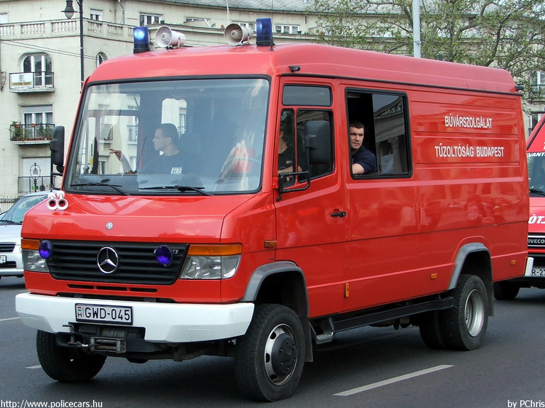 Mercedes-Benz Vario 814D, Budapest, Fõvárosi Tûzoltóparancsnokság, fotó: PChris
Keywords: tûzoltóautó tûzoltó HÖT tûzoltóság magyar Magyarország GWD-045 fire firetruck Hungary hungarian