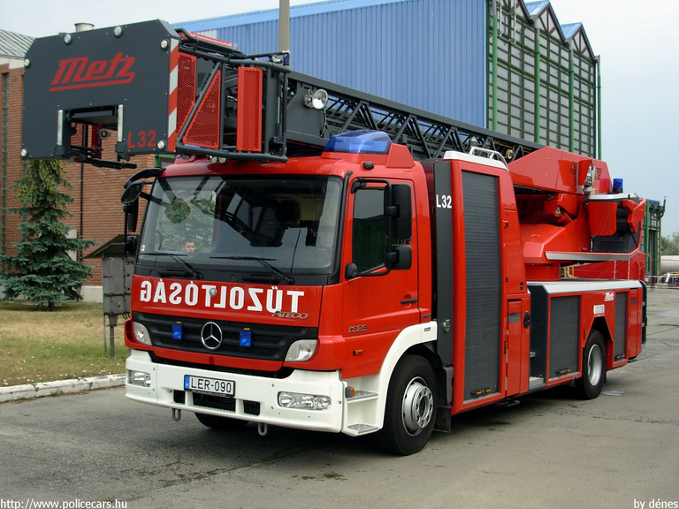 Metz L32 Mercedes Atego 1326, fotó: dénes
Keywords: tûzoltóautó tûzoltó HÖT tûzoltóság magyar Magyarország LER-090 fire firetruck Hungary hungarian