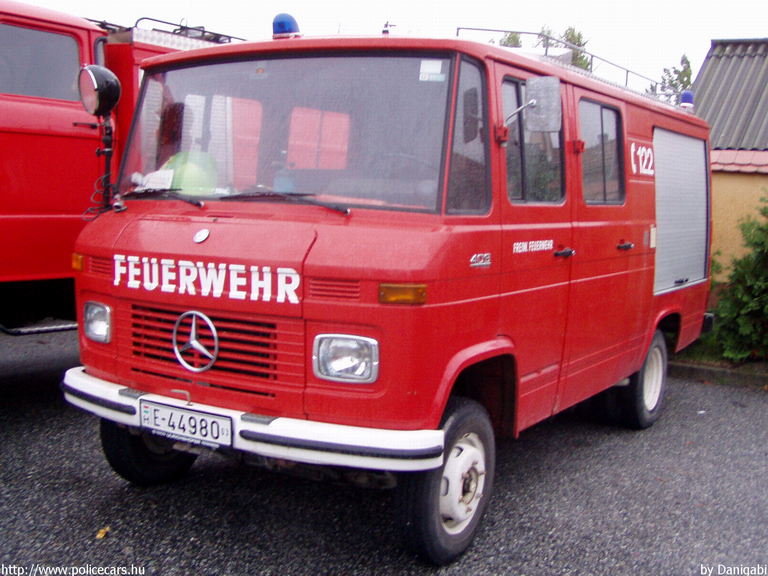 Mercedes 403, Ásványrárói Önkéntes Tûzoltó Egyesület, fotó: Danigabi
Keywords: tûzoltóautó ÖTE tûzoltóság tûzoltó hungarian Hungary fire firetruck magyar Magyarország