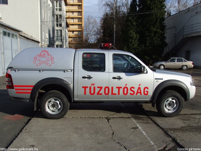 Ford Ranger, Kaposvári Hivatásos Önkormányzati Tûzoltóság, fotó: Gzozzo pictures
Keywords: tûzoltóautó tûzoltó HÖT tûzoltóság magyar Magyarország LIZ-612 fire firetruck Hungary hungarian