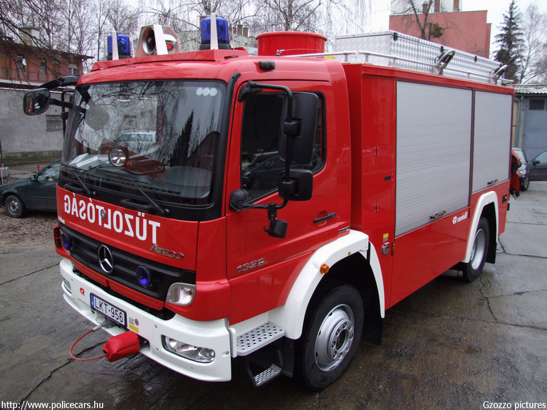 Mercedes Atego, Kaposvári Hivatásos Önkormányzati Tûzoltóság, fotó: Gzozzo pictures
Keywords: tûzoltóautó tûzoltó HÖT tûzoltóság magyar Magyarország LKT-956 fire firetruck Hungary hungarian