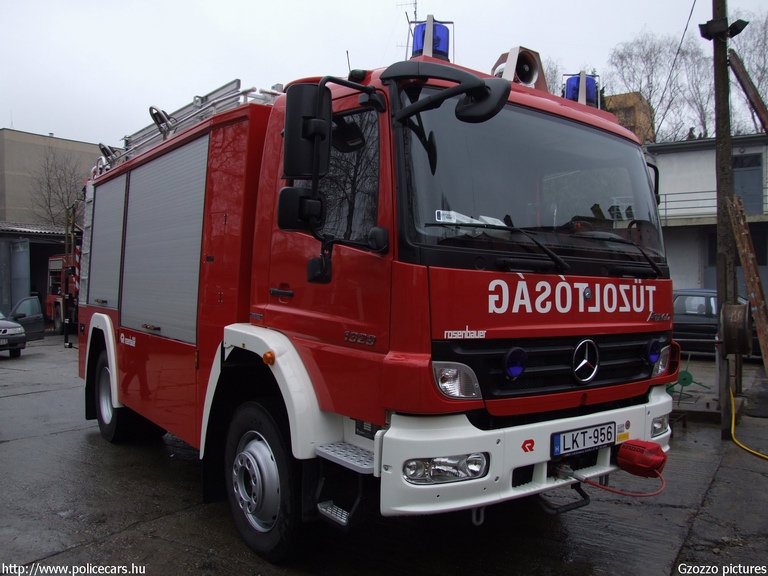 Mercedes Atego, Kaposvári Hivatásos Önkormányzati Tûzoltóság, fotó: Gzozzo pictures
Keywords: tûzoltóautó tûzoltó HÖT tûzoltóság magyar Magyarország LKT-956 fire firetruck Hungary hungarian
