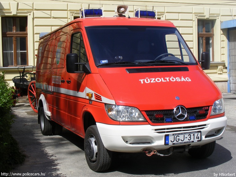 Mercedes Sprinter, Székesfehérvári Hivatásos Önkormányzati Tûzoltóság, fotó: HNorbert
Keywords: tûzoltóautó tûzoltó HÖT tûzoltóság magyar Magyarország JGJ-314 fire firetruck Hungary hungarian