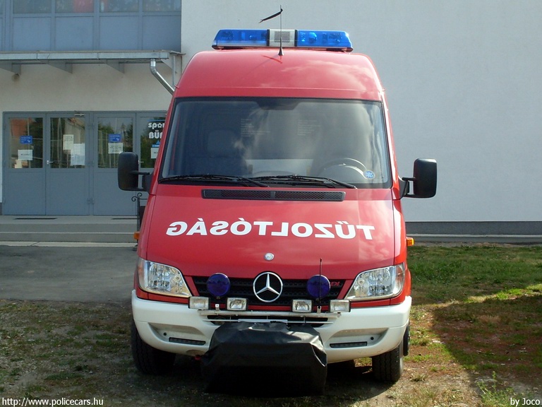 Mercedes-Benz Sprinter 413 CDI, Püspökladányi Hivatásos Önkormányzati Tûzoltóság, fotó: Joco
Keywords: tûzoltóautó tûzoltó HÖT tûzoltóság magyar Magyarország INY-336 fire firetruck Hungary hungarian