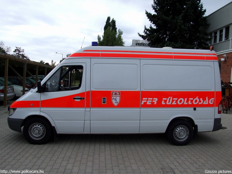 Mercedes Sprinter, [url=http://www.fer.hu/]FER Tûzoltóság[/url], Százhalombatta, fotó: Gzozzo pictures
Keywords: tûzoltóautó tûzoltó létesítményi tûzoltóság mentő mentőautó JGE-528