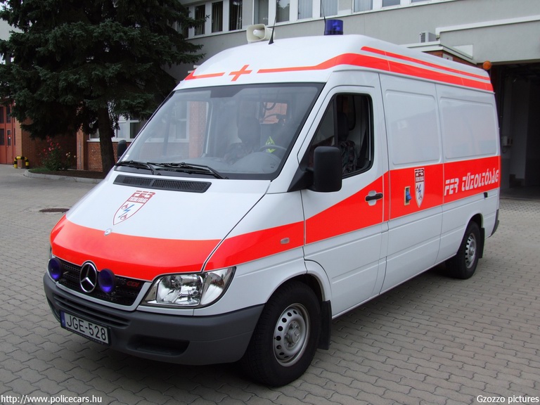 Mercedes Sprinter, [url=http://www.fer.hu/]FER Tûzoltóság[/url],Százhalombatta, fotó: Gzozzo pictures
Keywords: tûzoltóautó tûzoltó létesítményi tûzoltóság mentő mentőautó JGE-528