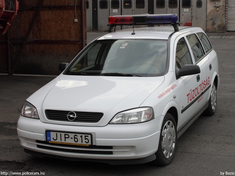 Opel Astra, Hivatásos Önkormányzati Tûzoltóság Miskolc, fotó: Bazsi
Keywords: tûzoltóautó tûzoltó HÖT tûzoltóság magyar Magyarország JIP-615 fire firetruck Hungary hungarian