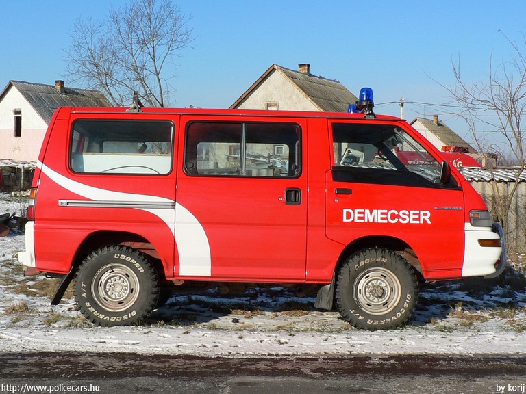 Mitsubishi L300, Demecseri Önkéntes Tûzoltó Egyesület, fotó: korij 
Keywords: tûzoltó tûzoltóautó tûzoltóság Magyarország magyar ÖTE ENV-881 hungarian Hungary fire firetruck