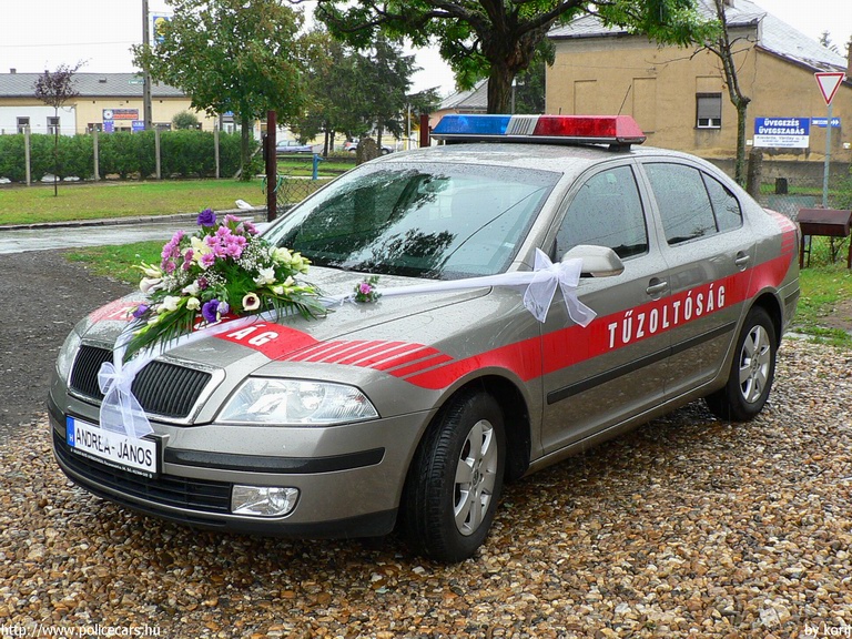 Skoda Octavia, Hivatásos Önkormányzati Tûzoltóság Nyíregyháza, fotó: korij
Keywords: tûzoltóautó tûzoltó HÖT tûzoltóság magyar Magyarország LRR-105 fire firetruck Hungary hungarian
