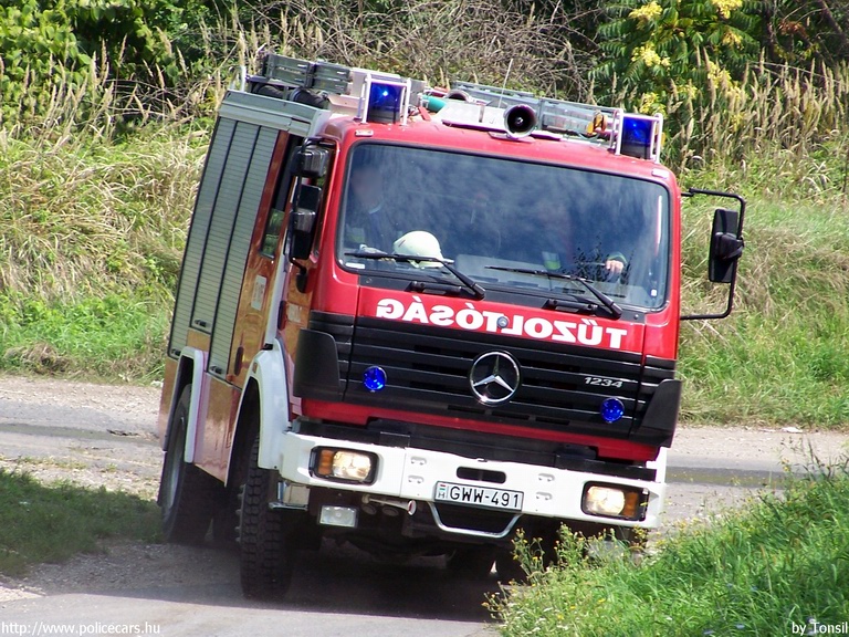 Mercedes-Benz 1234, Hivatásos Önkormányzati Tûzoltóság Miskolc, fotó: Tonsil
Keywords: tûzoltóautó tûzoltó HÖT tûzoltóság magyar Magyarország GWW-491 fire firetruck Hungary hungarian