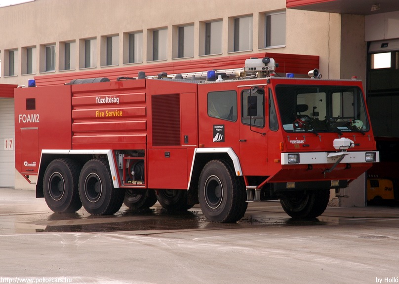 Rosenbauer Dragon, Budapest Airport (Ferihegy) Repülõtéri Tûzoltóság, fotó: Holló
Keywords: létesítményi tûzoltó tûzoltóság tûzoltóautó magyar Magyarország