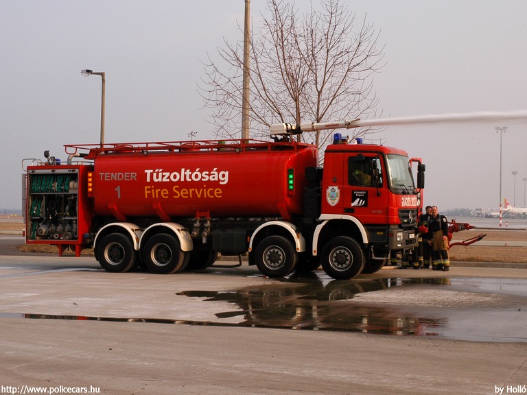 Mercedes-Benz Actros 4158, Budapest Airport (Ferihegy) Repülõtéri Tûzoltóság, fotó: Holló
Keywords: létesítményi tûzoltó tûzoltóság tûzoltóautó magyar Magyarország