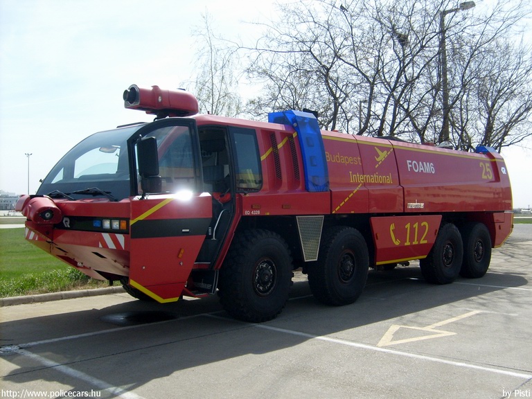 Rosenbauer Panther, Budapest Airport (Ferihegy) Repülõtéri Tûzoltóság, fotó: Pisti
Keywords: létesítményi tûzoltó tûzoltóság tûzoltóautó magyar Magyarország