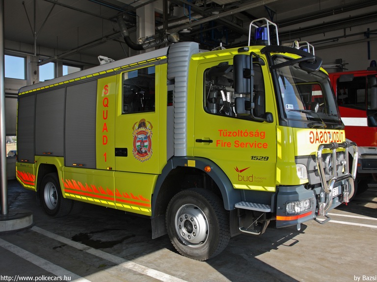 Mercedes-Benz Atego 1529, Budapest Airport (Ferihegy) Repülõtéri Tûzoltóság, fotó: Bazsi
Keywords: létesítményi tûzoltó tûzoltóság tûzoltóautó magyar Magyarország