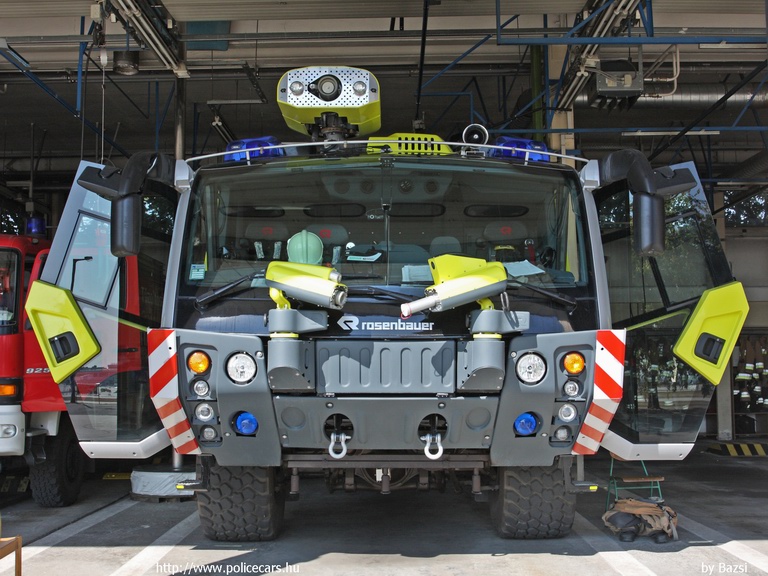 Rosenbauer Panther 6x6, Budapest Airport (Ferihegy) Repülõtéri Tûzoltóság, fotó: Bazsi
Keywords: létesítményi tûzoltó tûzoltóság tûzoltóautó magyar Magyarország