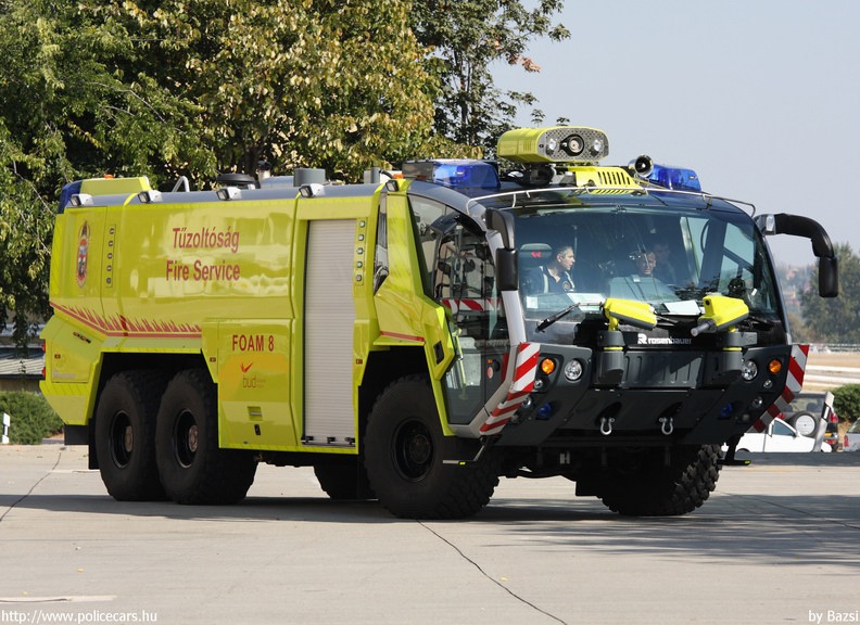 Rosenbauer Panther 6x6, Budapest Airport (Ferihegy) Repülõtéri Tûzoltóság, fotó: Bazsi
Keywords: létesítményi tûzoltó tûzoltóság tûzoltóautó magyar Magyarország