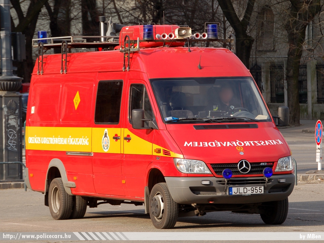 Mercedes Sprinter, Fõvárosi Katasztrófavédelmi Igazgatóság, fotó: MBen
Keywords: tûzoltó tûzoltóság tûzoltóautó magyar Magyarország katasztrófavédelem fire firetruck magyar hungarian Hungary JLD-955