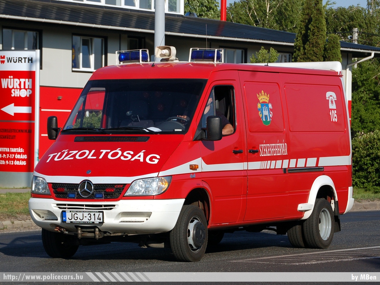 Mercedes Sprinter, Székesfehérvári Hivatásos Önkormányzati Tûzoltóság, fotó: MBen
Keywords: tûzoltóautó tûzoltó HÖT tûzoltóság magyar Magyarország JGJ-314 fire firetruck Hungary hungarian