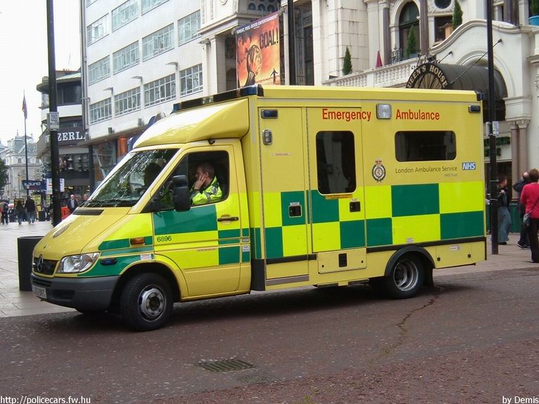 Mercedes Sprinter, fotó: Demis
Keywords: angol anglia egyesült királyság mentő mentőautó