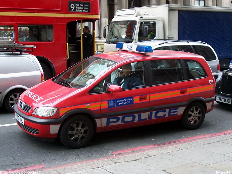 Vauxhall Zafira, fotó: pester
Keywords: angol anglia egyesült királyság rendőr rendőrautó rendőrség