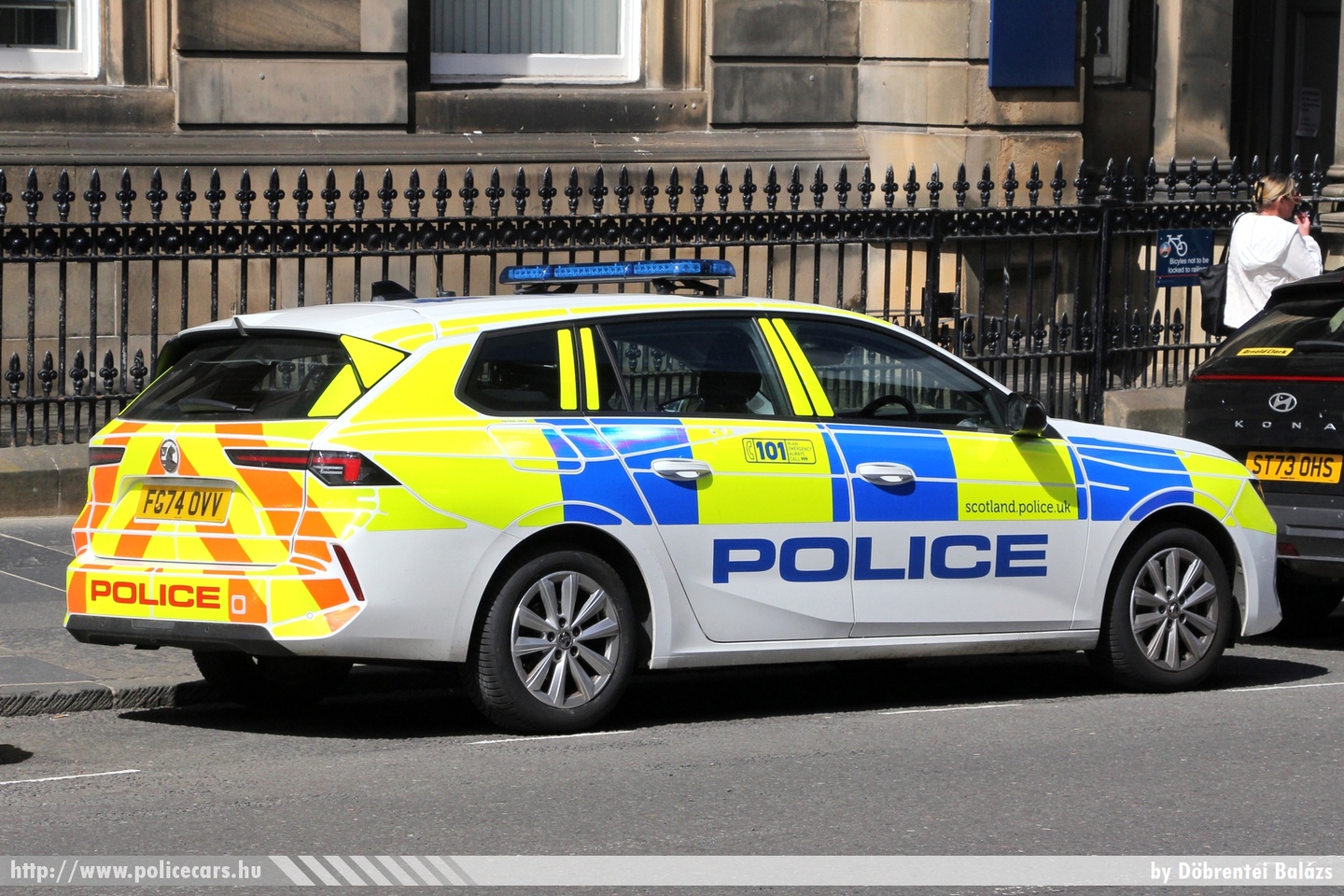 Vauxhall Astra Sports Tourer, Police Scotland (Poileas), fotó: Döbrentei Balázs
Keywords: angol Anglia rendőr rendőrautó rendőrség english England police policecar