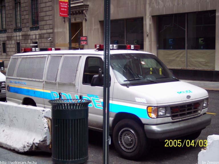 Ford E-350, fotó: Zeegun
Keywords: USA Amerikai Egyesült Államok rendőr rendőrautó rendőrség