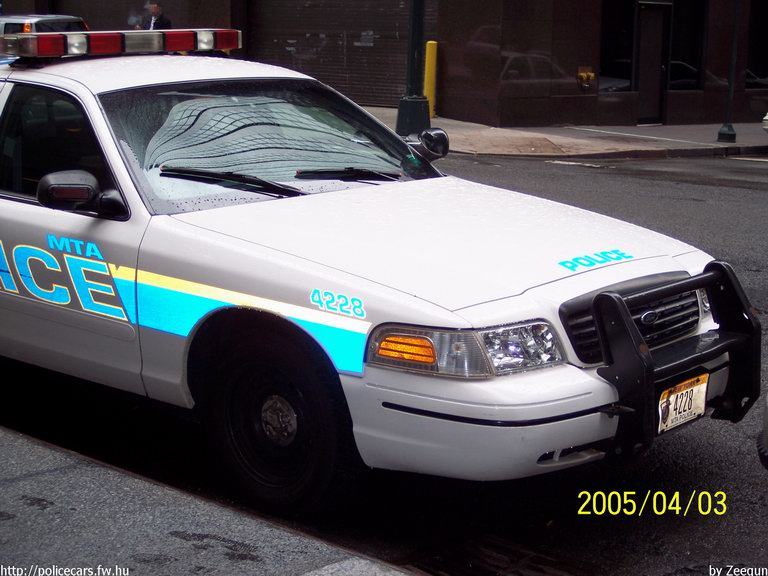 Ford Crown Victoria, fotó: Zeegun
Keywords: USA Amerikai Egyesült Államok rendőr rendőrautó rendőrség