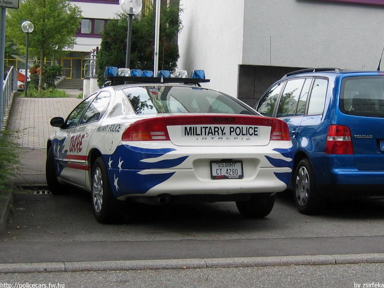 Dodge Intrepid, fotó: zsirfeka
Keywords: USA Amerikai Egyesült Államok rendőr rendőrautó rendőrség katonai