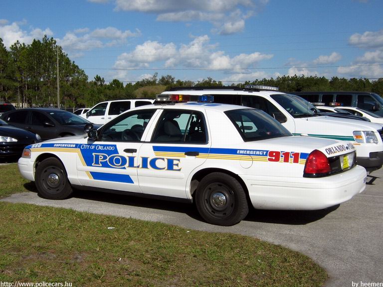 Ford Crown Victoria, fotó: heemen
Keywords: USA Amerikai Egyesült Államok rendőr rendőrautó rendőrség