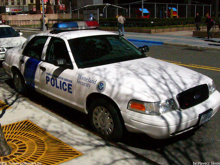 Ford Crown Victoria, fotó: Plavecz János
Keywords: USA Amerikai Egyesült Államok rendőr rendőrautó rendőrség