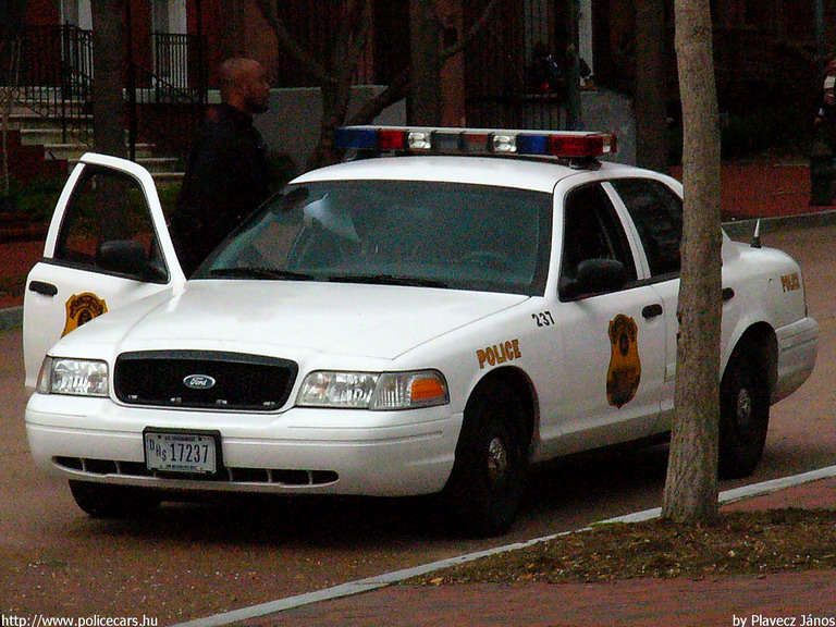 Ford Crown Victoria, fotó: Plavecz János
Keywords: USA Amerikai Egyesült Államok rendőr rendőrautó rendőrség
