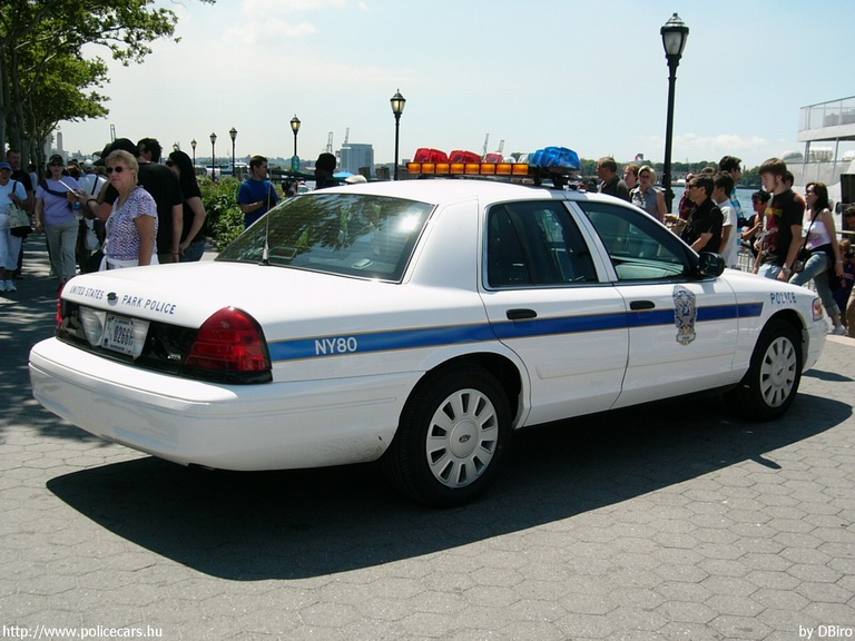 Ford Crown Victoria, fotó: DBiro
Keywords: USA Amerikai Egyesült Államok rendőr rendőrautó rendőrség