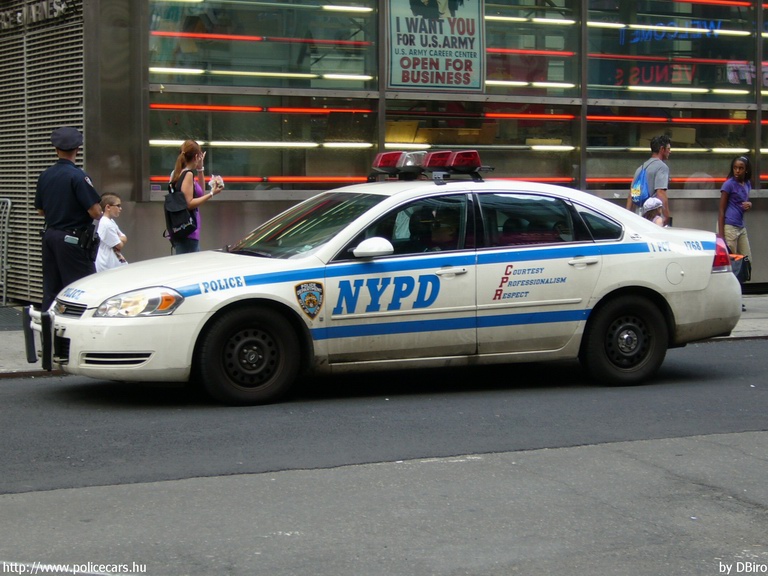 Chevrolet Impala, fotó: DBiro
Keywords: USA Amerikai Egyesült Államok rendőr rendőrautó rendőrség nypd