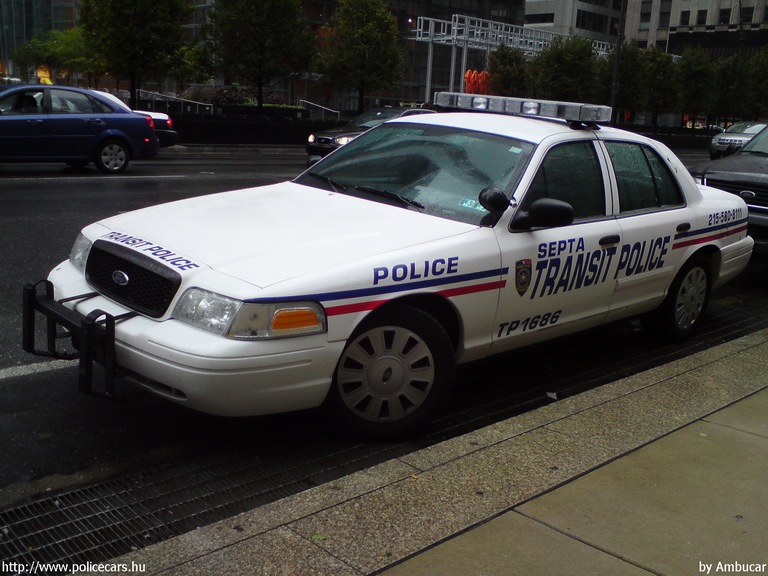 Ford Crown Victoria, fotó: Ambucar
Keywords: USA Amerikai Egyesült Államok rendőr rendőrautó rendőrség