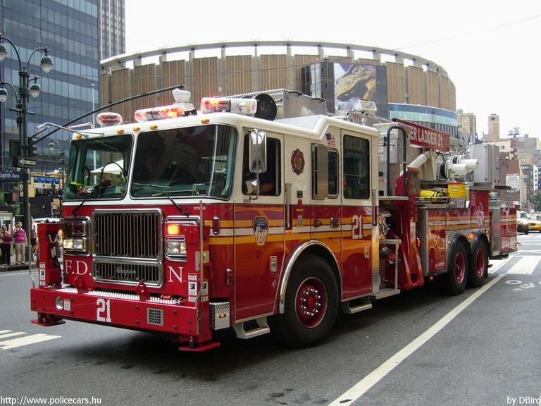 Seagrave Marauder II Aerialscope 75ft Tower Ladder, fotó: DBiro
Keywords: USA Amerikai Egyesült Államok tûzoltó tûzoltóautó tûzoltóság fdny